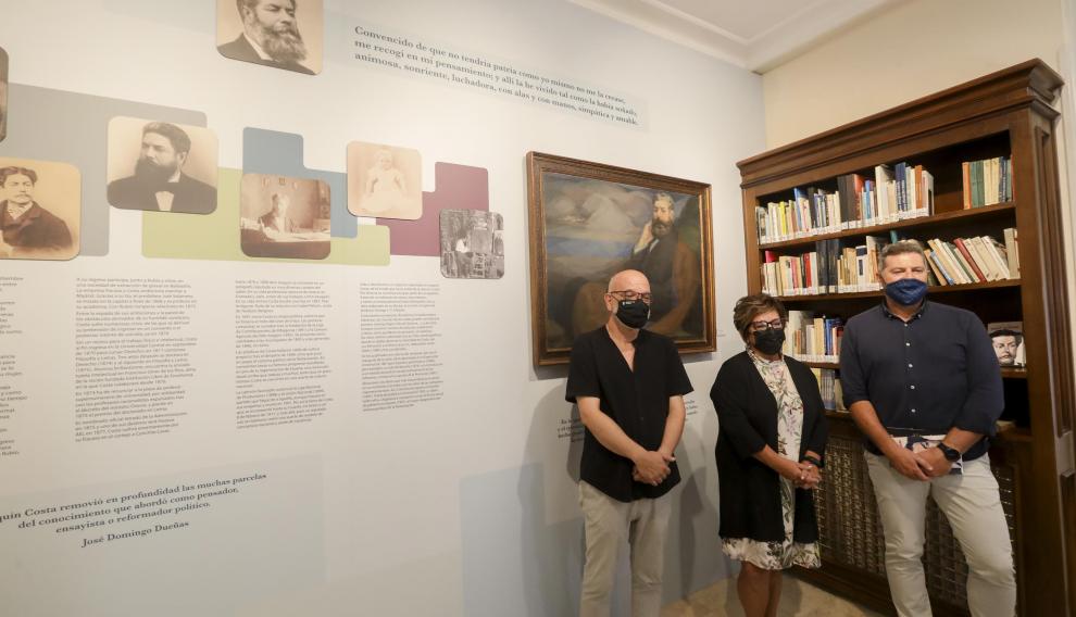Inauguración del Espacio Costa, con Juan Carlos Ara, Elisa Sancho y Alberto Sabio.