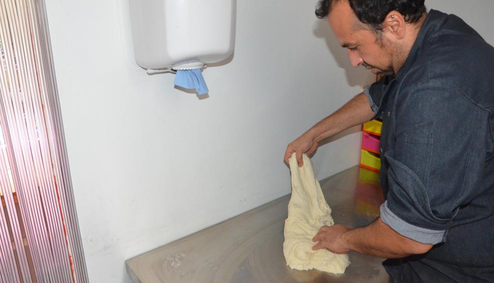 La pasta fresca se elabora cada día en el obrador.