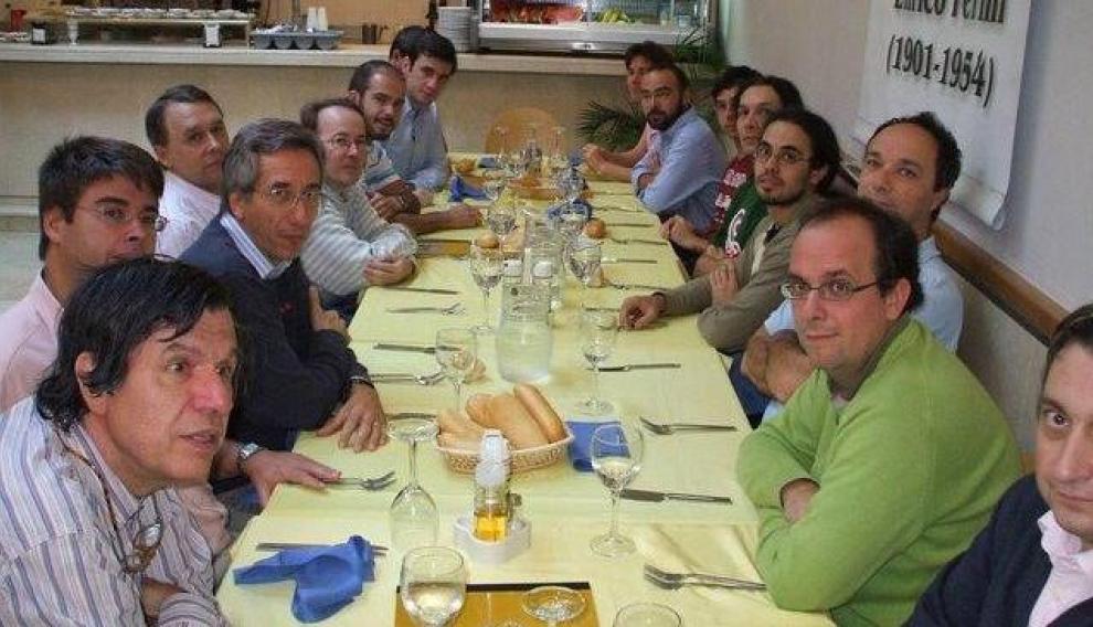 Algunos colegas aragoneses, en el comedor de la Complutense, con Parisi.