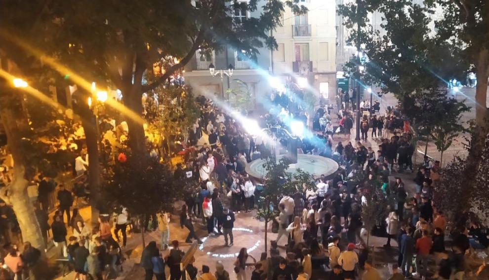 Botellón en la plaza del Justicia