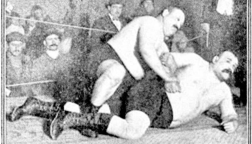 Dos rudos luchadores, en una estampa fechada en 1913.