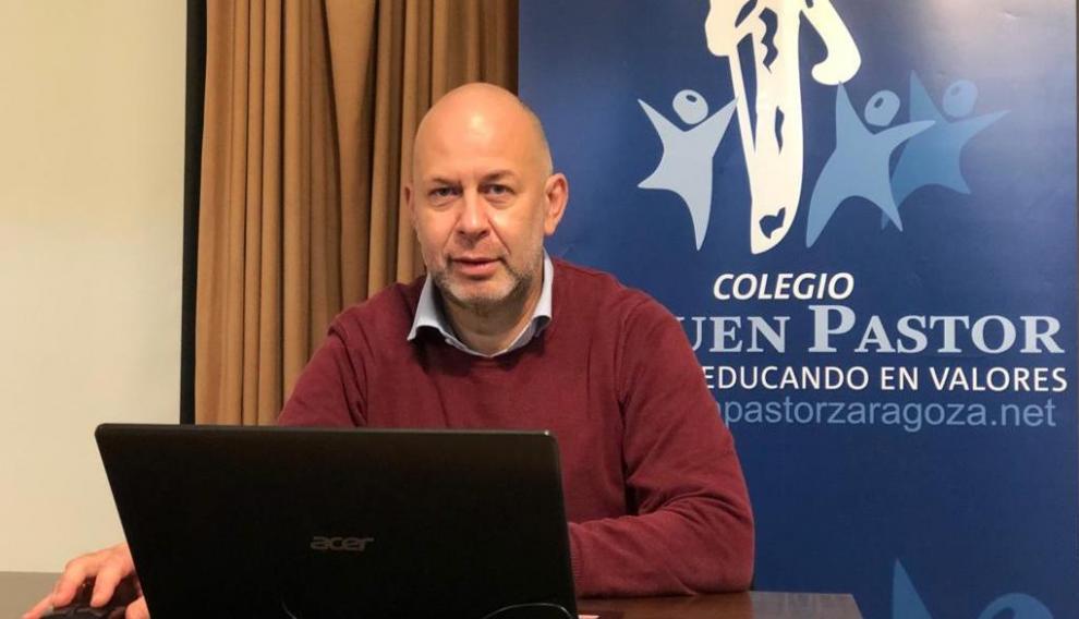 Vicente Ramos es profesor de Lengua y Literatura en 3º y 4º de la ESO en el colegio El Buen Pastor en Zaragoza.