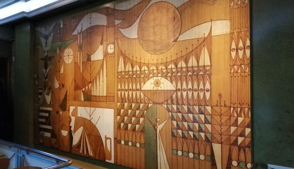 Mural de José Aznar, de 1975, en el restaurante D'Israeli de Zaragoza.