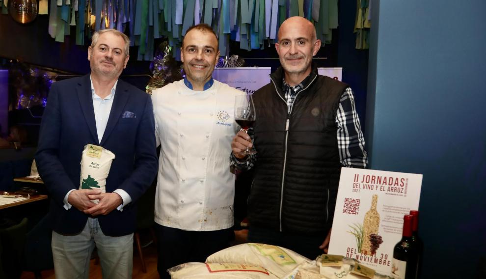 Salvador Falcó, Manel García y Miguel Arenas, junto a las variedades de autor Val de Falcó.