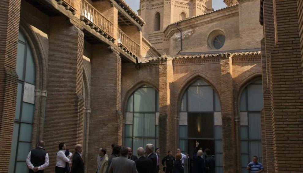 La torre y el claustro de la colegiata de Santa María de Calatayud.