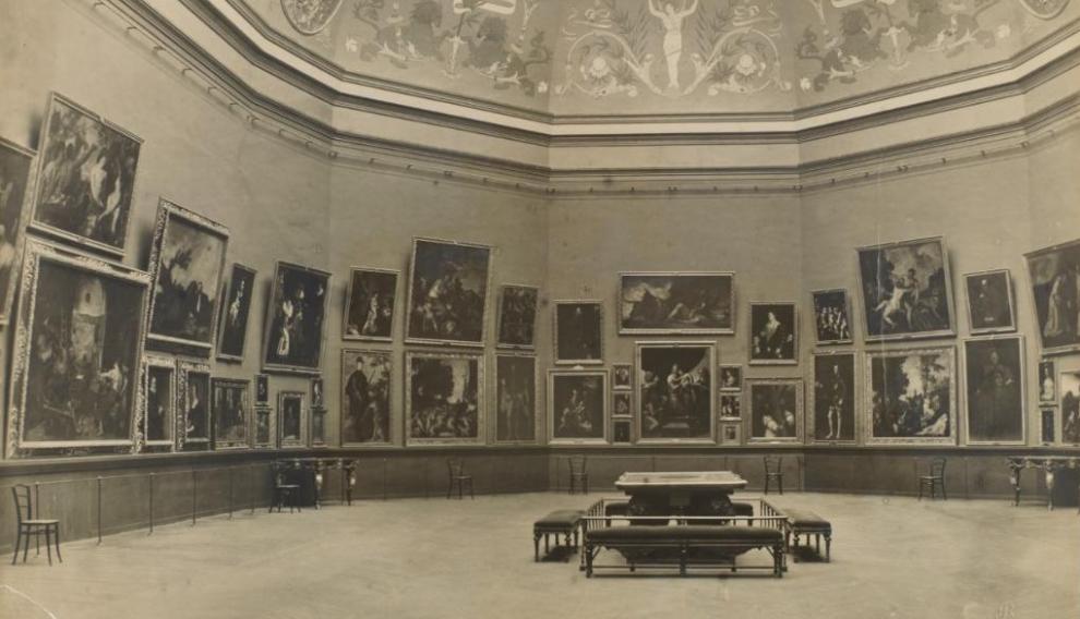 Una vista de las salas interiores del Prado en 1889.