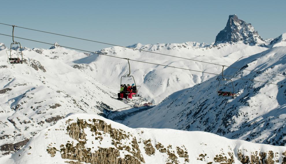 Candanchú este sábado. La estación del valle del Aragón tiene espesores de más de 2 metros.