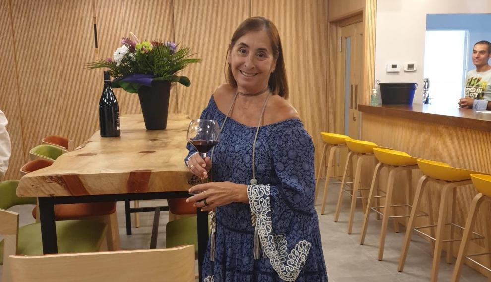 Miryam García, en el comedor del restaurante del camping.