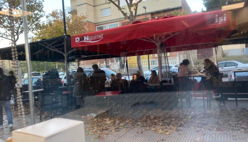 La terraza de Oisi cuenta con 16 veladores.