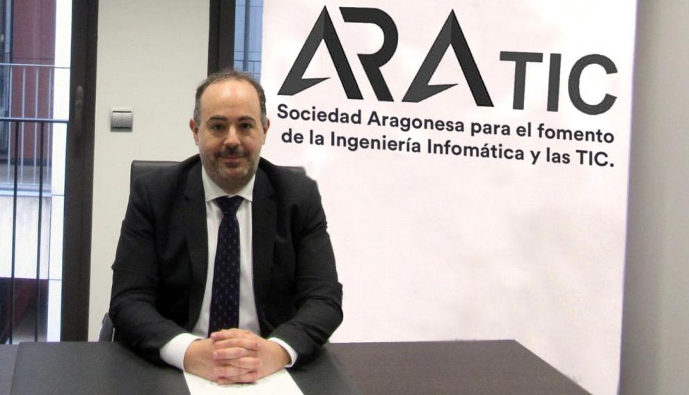 Eduardo Peris,presidente de Aratic, en la sede de la Sociedad en la calle de Mártires en Zaragoza.