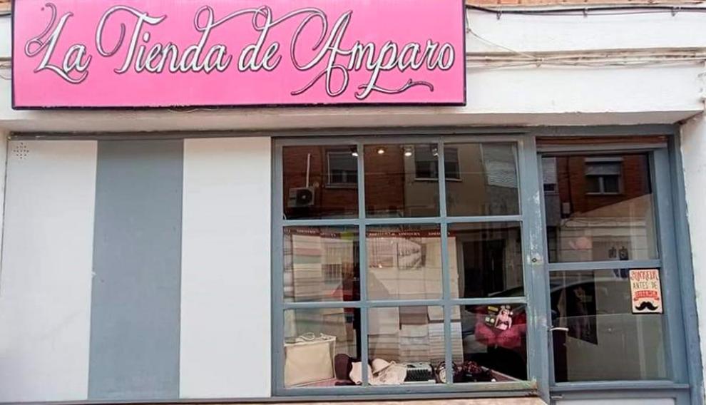 Además del Coaliment, Amparo regenta una tienda de ropa en la calle de Aragón de Utrillas.