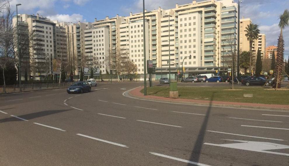 El cruce de Vía Hispanidad y Gómez Laguna es el que concentra más tráfico de Zaragoza.