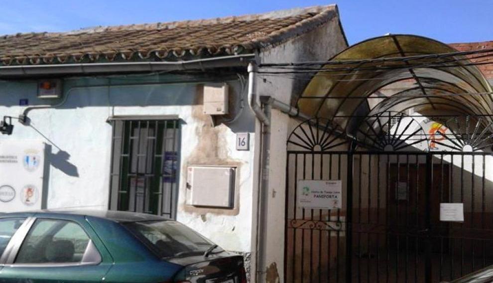 La biblioteca vieja de Montañana, ya cerrada.
