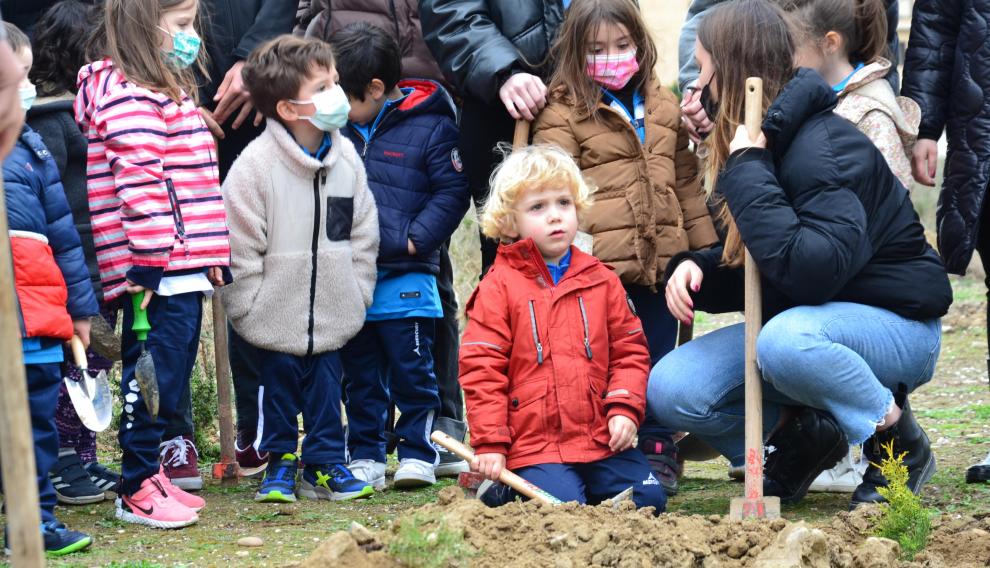 Marianistas participó en la plantación de árboles del Bosque de los Zaragozanos.