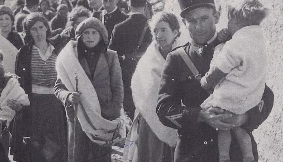 Un grupo de aragoneses, tras pasar a Francia huyendo de la Guerra Civil, el 8 de abril de 1938.