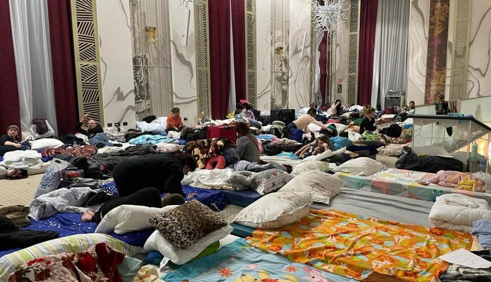 Ya en el lado rumano, en la localidad de Siret, las cuatro refugiadas permanecieron en un hotel transformado en un centro de acogida de desplazados