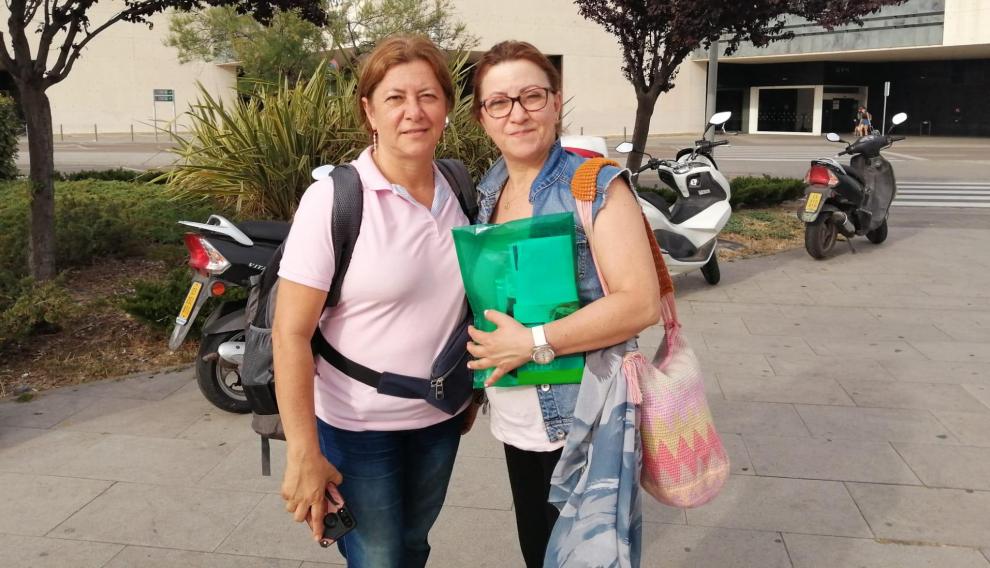 Adriana y Estela Montoya, hermanas que viajaban en el Ouigo que tuvo que parar por el corte de una catenaria.