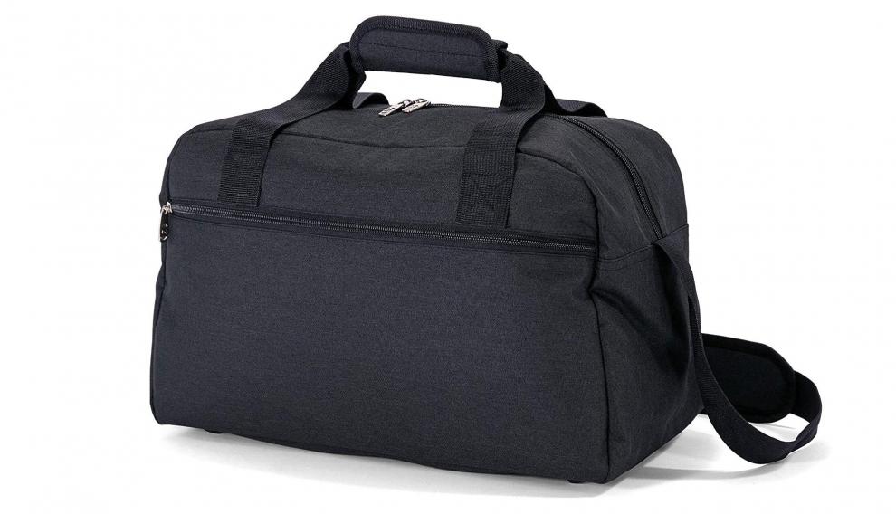 Fabricada con poliéster, un material muy resistente, que permite utilizar la bolsa de viaje durante mucho tiempo.