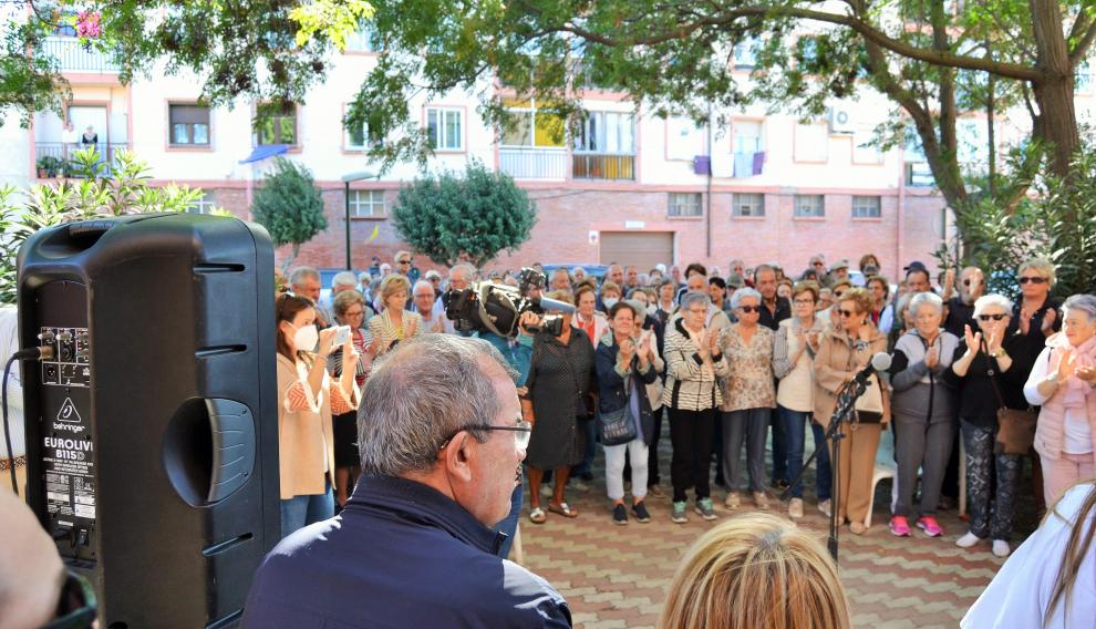 Unas 250 personas arroparon a la plantilla del centro de salud de Tauste en su protesta por las agresiones que sufren