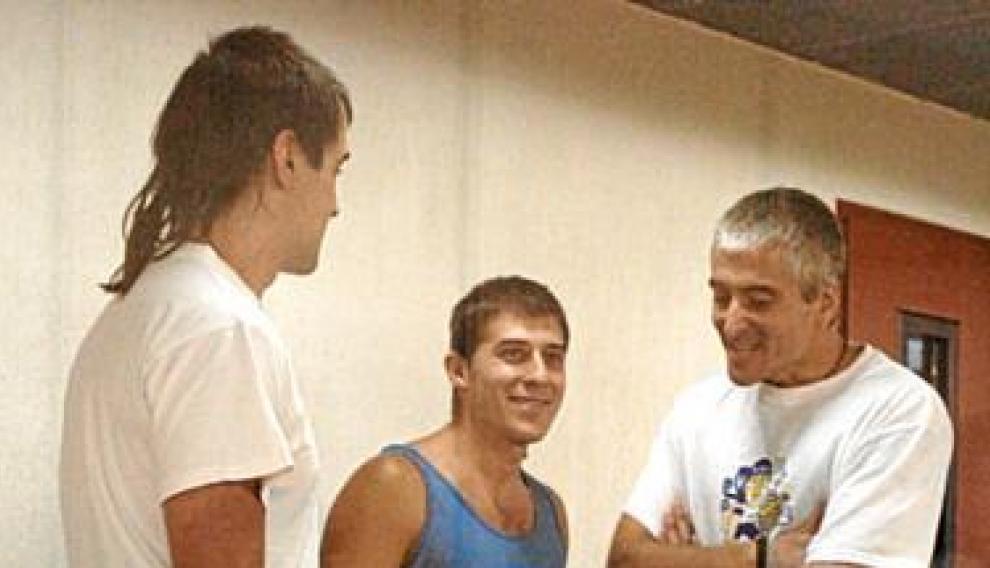 Txapote (dcha.), junto a Asier Arzalluz (izda.) y Aitor Aguirrebarrena.