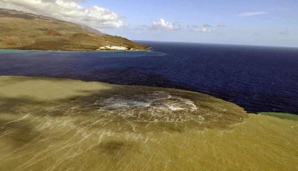 Volcan submarino junto a la isla de el Hierro
