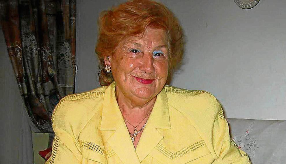 Lola Pardo, en su casa de Jaca durante una entrevista en 2002.