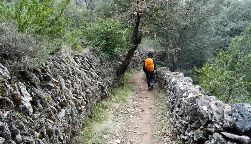 La ruta recorre el Mascún, subiendo por la margen izquierda del barranco.