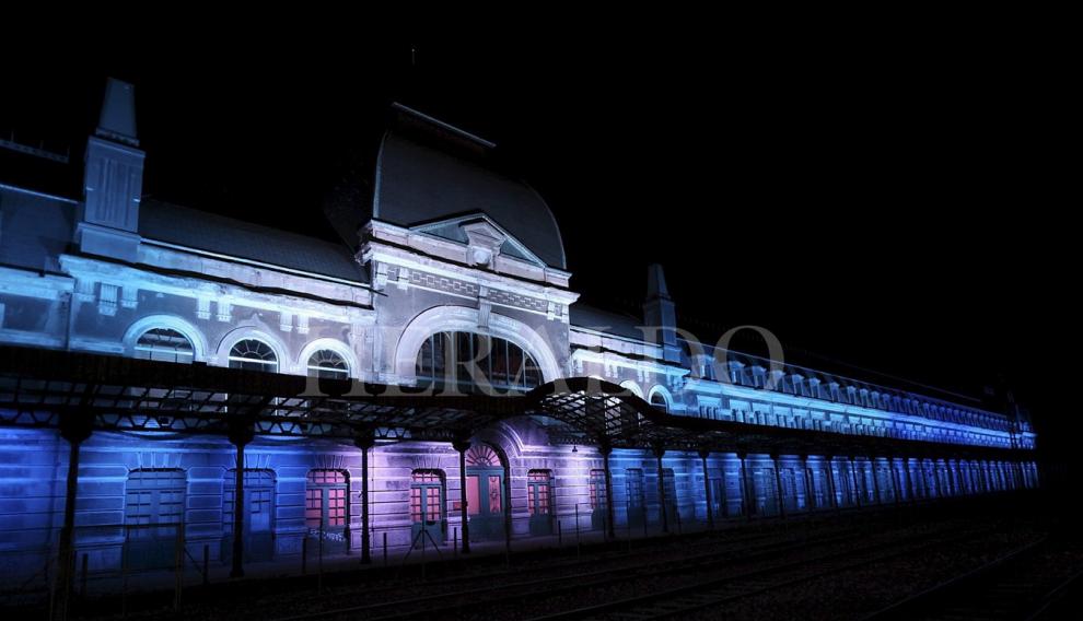 Iluminación nocturna de la estación en septiembre de 2015