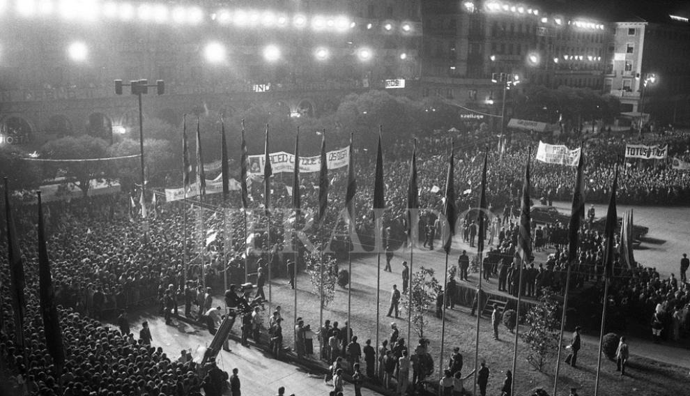 Visita del Papa Juan Pablo II a la Virgen en la basílica del Pilar. La plaza, llena hasta la bandera el 10 de octubre 1984