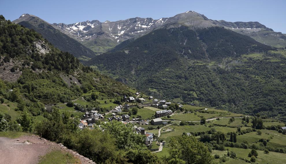 Vista de la localidad de Gistaín, punto de comienzo de esta ruta.