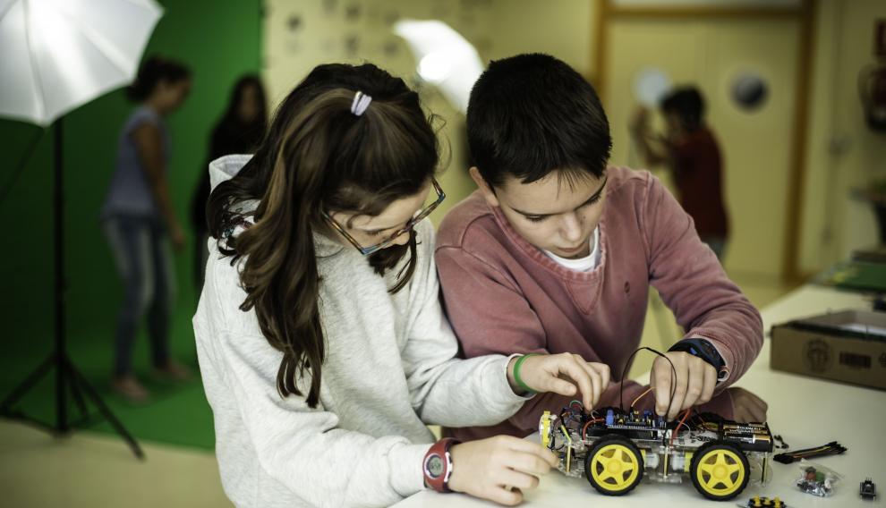 Cuenta con un programa pionero que combina tecnología, pensamiento computacional y creatividad.
