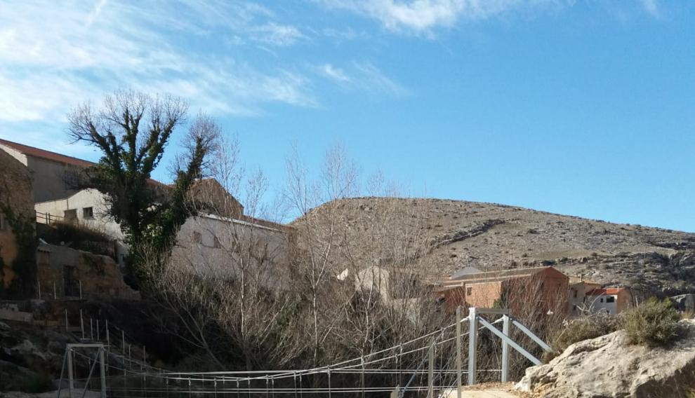 Una de las pasarelas instaladas en la presa.