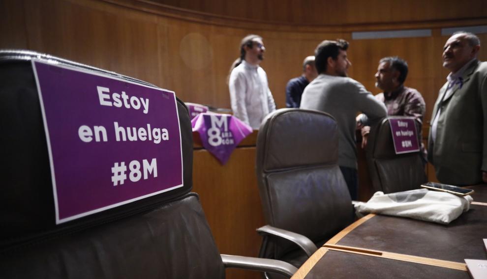 Huelga del 8-M en el pleno de las Cortes de Aragón