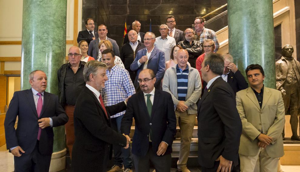 El presidente de Aragón, con los alcaldes de los municipios de la futura Comarca Central.