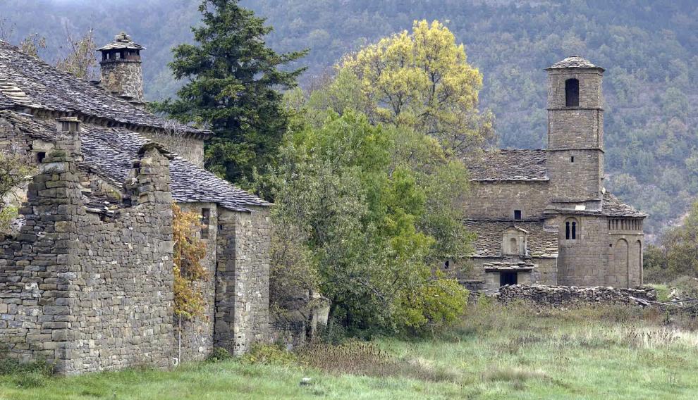 Susín, un pequeño pueblo abandonado en el camino al sobrepuerto de Biescas.