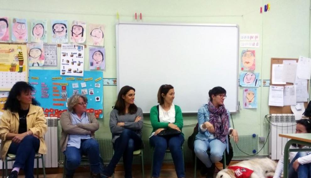 Perros en el aula para aprender a leer