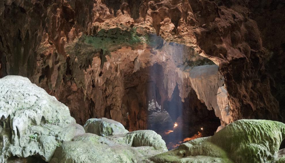 Cueva de Callao (Filipinas), donde han sido hallados fósiles de una nueva espeie humana.