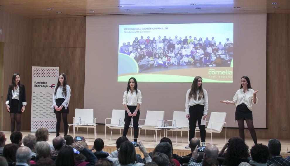 Acto organizado por alumnas del colegio Juan de Lanuza en el Patio de la Infanta.