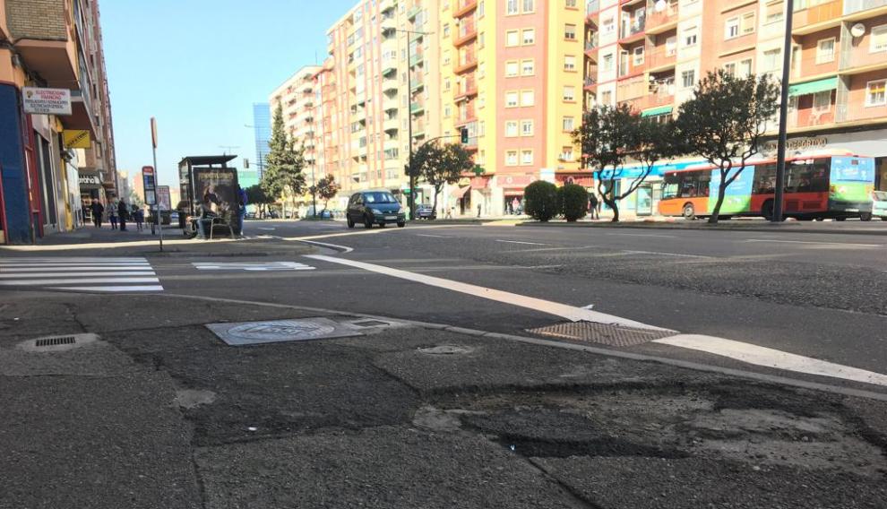 Compromiso para arreglar las aceras de la avenida de Navarra.