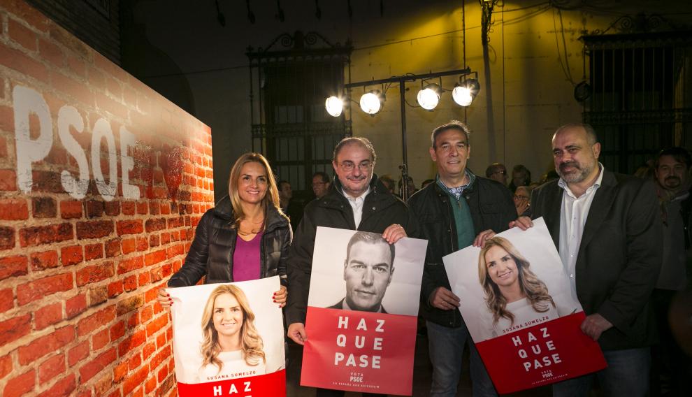 Pegada de carteles del PSOE aragonés