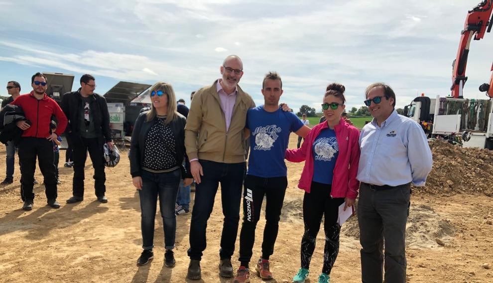 Representantes públicos, Territorial y gestores del circuito de motocross, en la inauguración de este domingo en Monzón