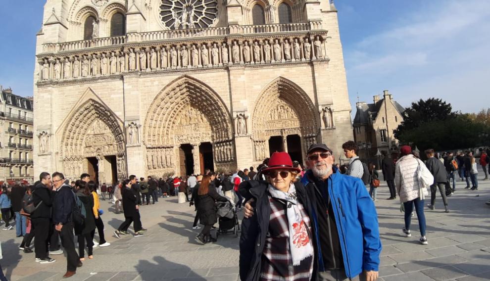 El zaragozano José Antonio Gracia y su mujer, en la catedral de Notre Dame minutos antes del incendio