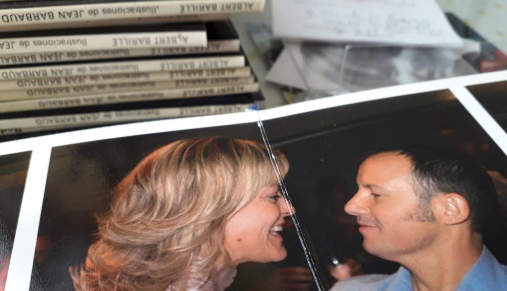 Paloma Tortajada con Javier Romero, con quien coincidió en Cadena Cope, en la fiesta de despedida de María José Cabera (se jubiló en 2007).