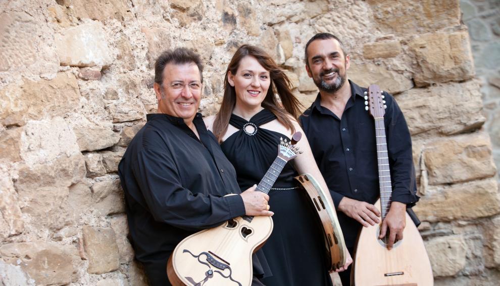 Luis Delgado, María José Hernández y Joaquín Pardinilla, los componentes del grupo 'Momento Vivere'.