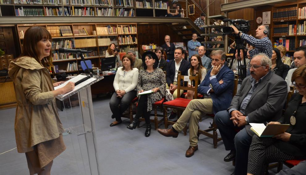 María Ángeles Naval coordina un gran congreso sobre la novela en España.