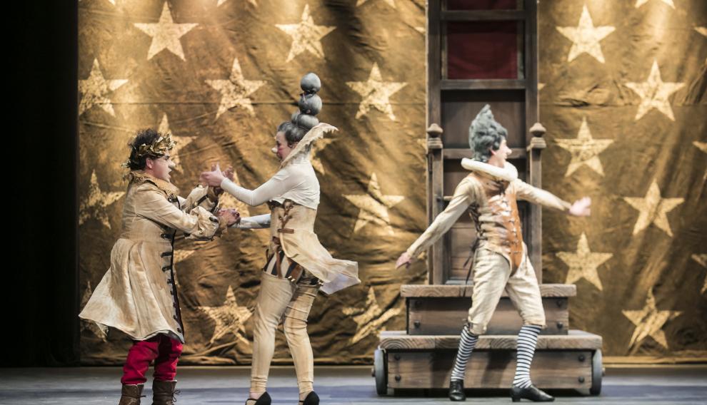 Representación de la obra 'Calígula', con la compañía aragonesa Nasú Teatro, en el Teatro Principal de Zaragoza