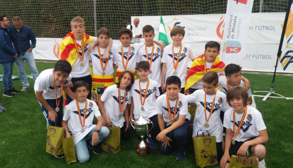 Los componentes de la selección aragonesa posan con sus medallas