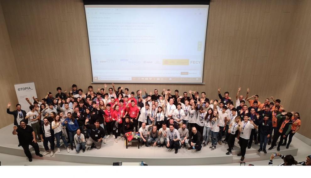 Foto de familia de los participantes de Cansat 2019