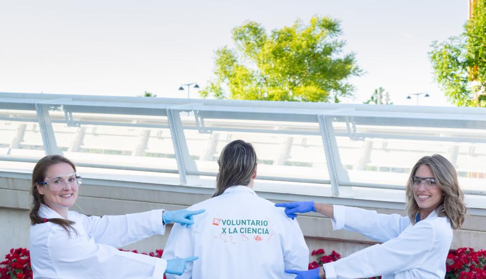 Las tres investigadoras participan en el proyecto 'Voluntariado por la ciencia', puesto en marcha por la AECC de forma pionera en Aragón.