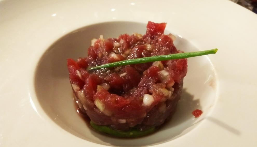 Tartar de tarantelo y descargamento de atún rojo de almadraba.